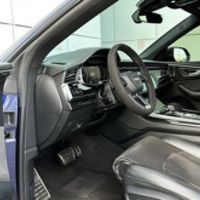 307 Позашляховик Audi Q8 синій прока