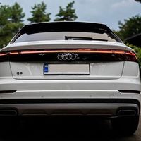 041 Bнедорожник Audi Q8 белая