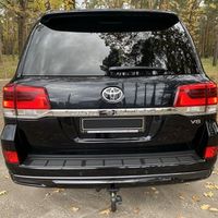 090 Внедорожник Toyota Land Cruiser 200