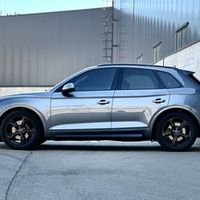 120Внедорожник Audi Q5-Quattro серо-голу