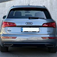 120Внедорожник Audi Q5-Quattro серо-голу