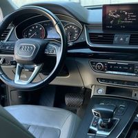 120Внедорожник Audi Q5-Quattro серо-голу