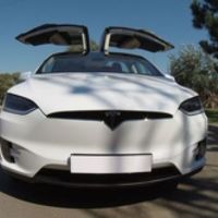 001 Tesla Model X белая электрический вн