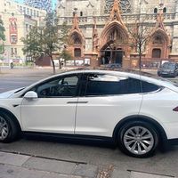 001 Tesla Model X белая электрический вн