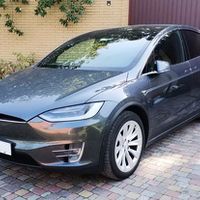 Tesla Model X серая электрический внедор