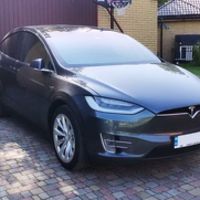 Tesla Model X серая электрический внедор