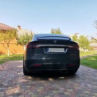 Tesla Model X серая электрический внедор